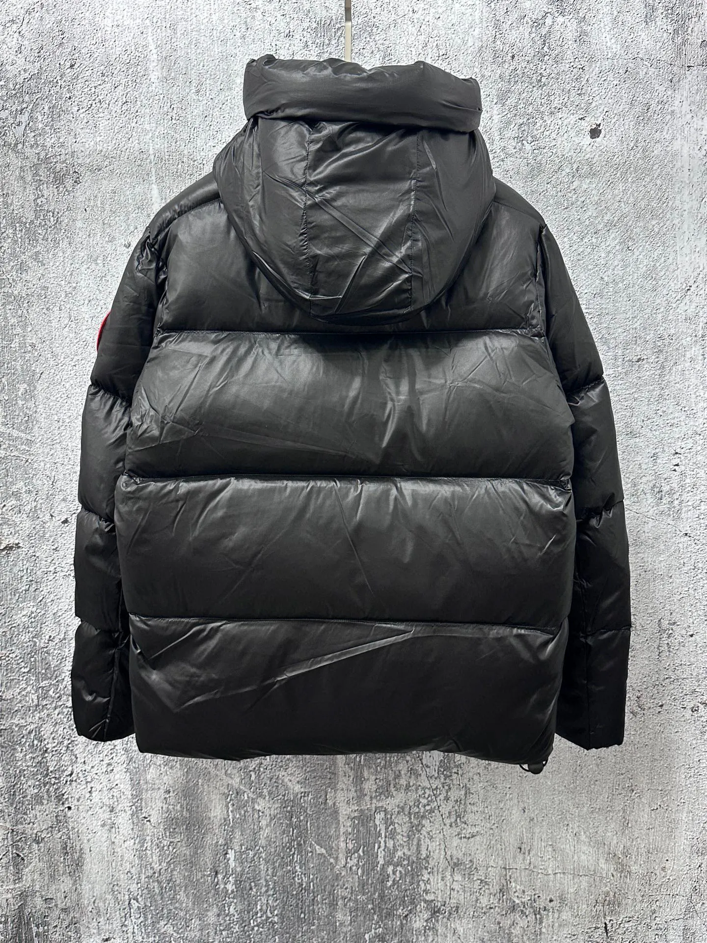 P780 [𝘾𝘼𝙉𝘼𝘿𝘼 𝙂𝙊𝙊𝙎𝙀] Canada Goose's limited new Crofton puff down jacket, top version, ceiling level Crofton soft loaf, 2024 latest style, cold protection effect up to level 4, using recycled Feather-Light tear-resistant fabric, ultra-light, no weight on the upper body at all! The unique black label highlights your temperament‼ ️ Canada Goose, a Canadian brand, has always been recognized as the warmest down jacket. Various Instagram celebrities, Internet celebrities, and celebrities often wear it for street photos. I make Canada Goose every year, but I still can't get rid of my love for it. No matter how cold the days are, there is no need to be afraid, because there is! Filled with 90% white duck down, it is the legendary warmest down jacket and is known as a must-have for Arctic outdoor sports! The most popular down jacket in the world, celebrities are rushing to buy it, it is a must-have!  Size: S~XXL